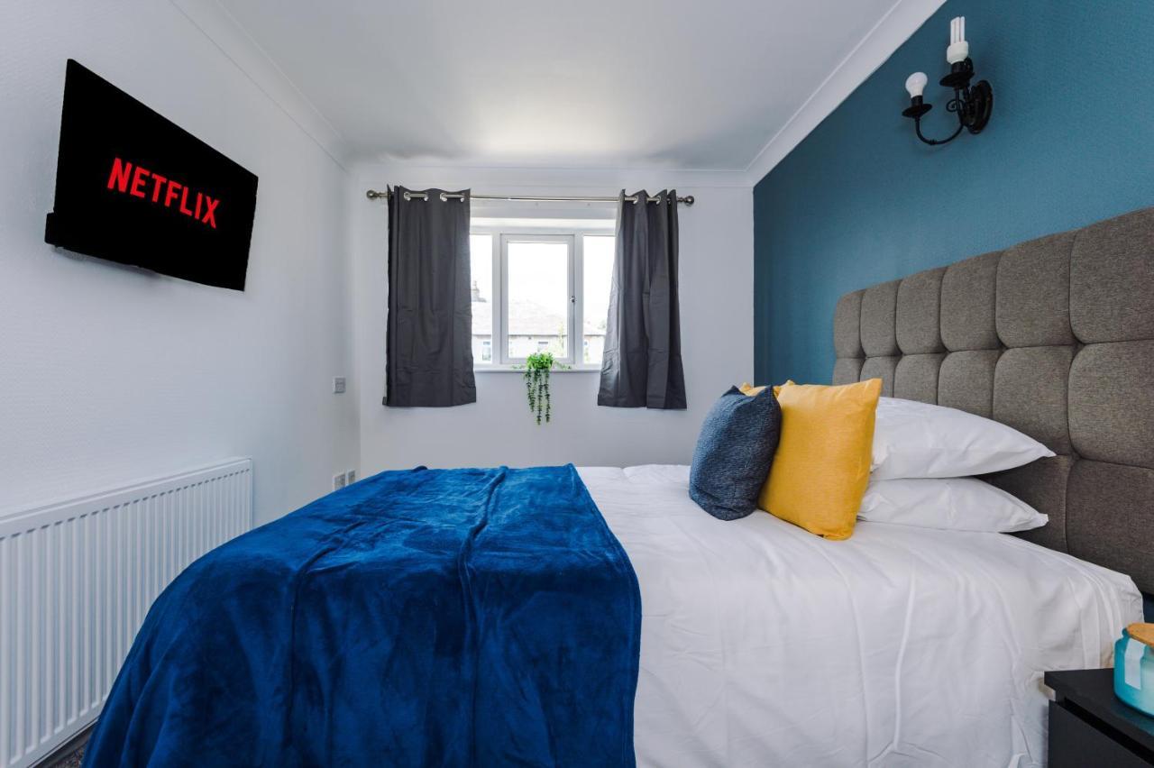 Family Friendly 3-Bed Home With Free Parking On Site Huddersfield Kültér fotó